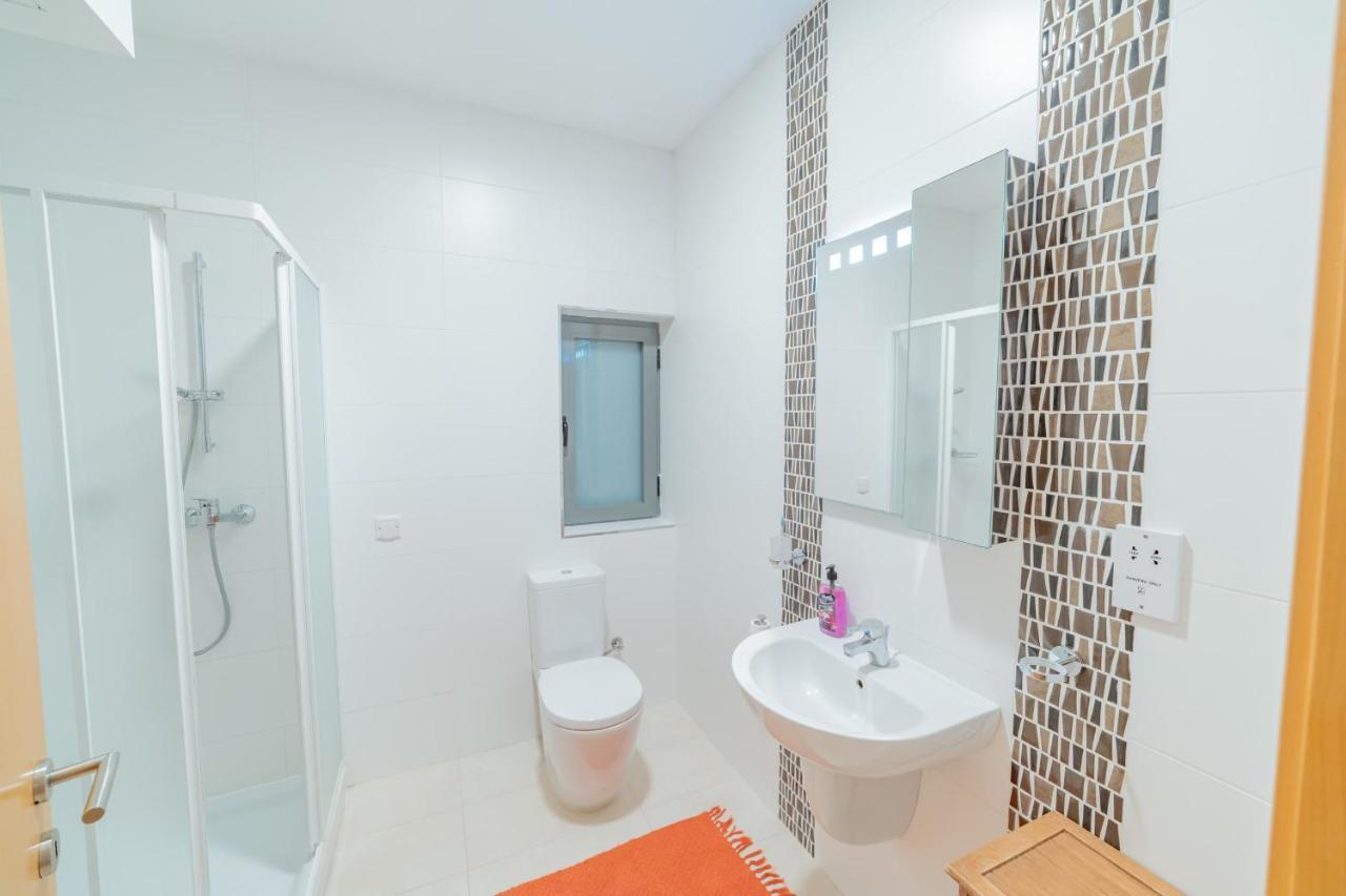Luxury Seaview & Pool-Hosted By Sweetstay 멜리에하 외부 사진