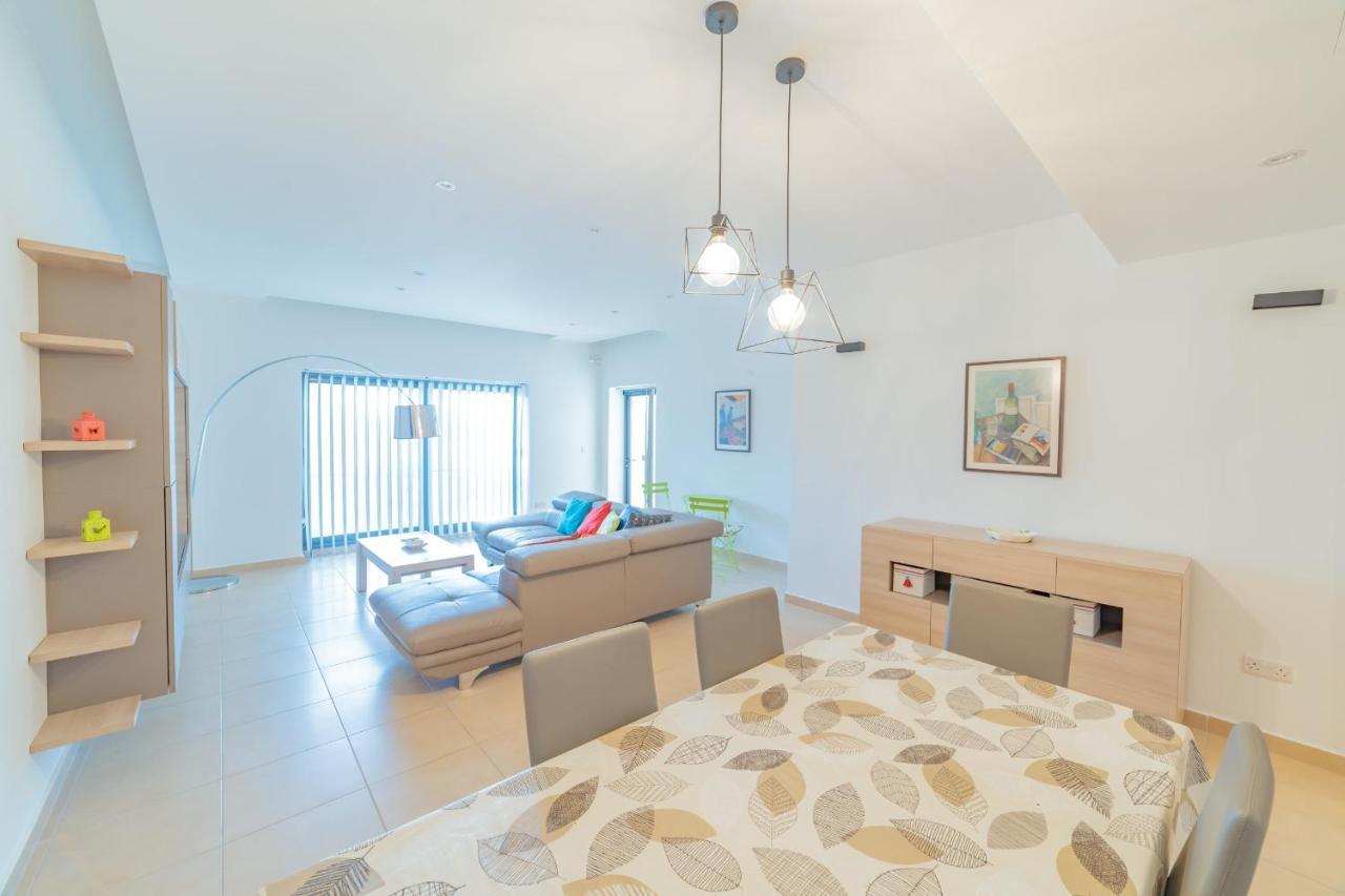 Luxury Seaview & Pool-Hosted By Sweetstay 멜리에하 외부 사진