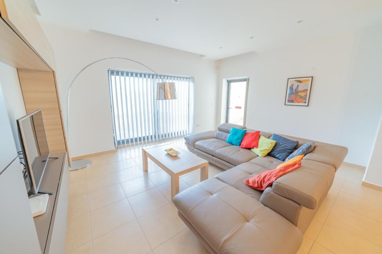 Luxury Seaview & Pool-Hosted By Sweetstay 멜리에하 외부 사진
